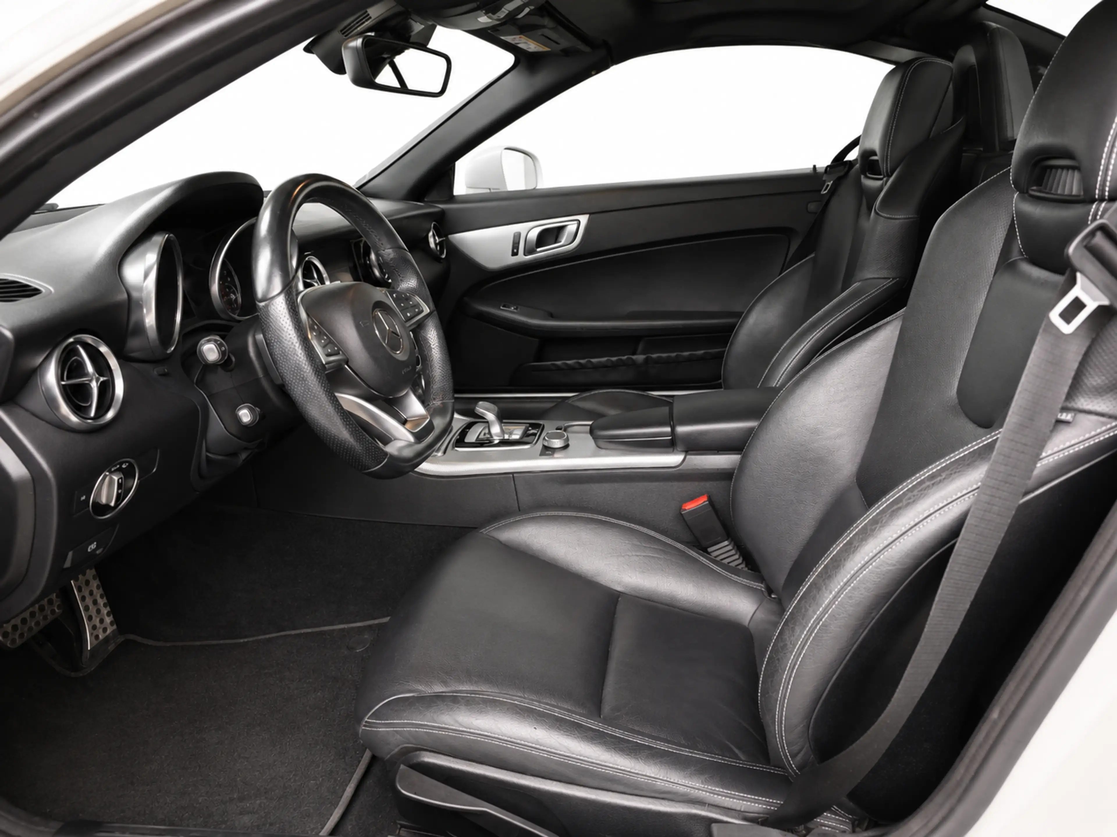 Mercedes-Benz SLC 200 Aut. /Airscarf/Navi/LED/Leder/Carplay — photo 8