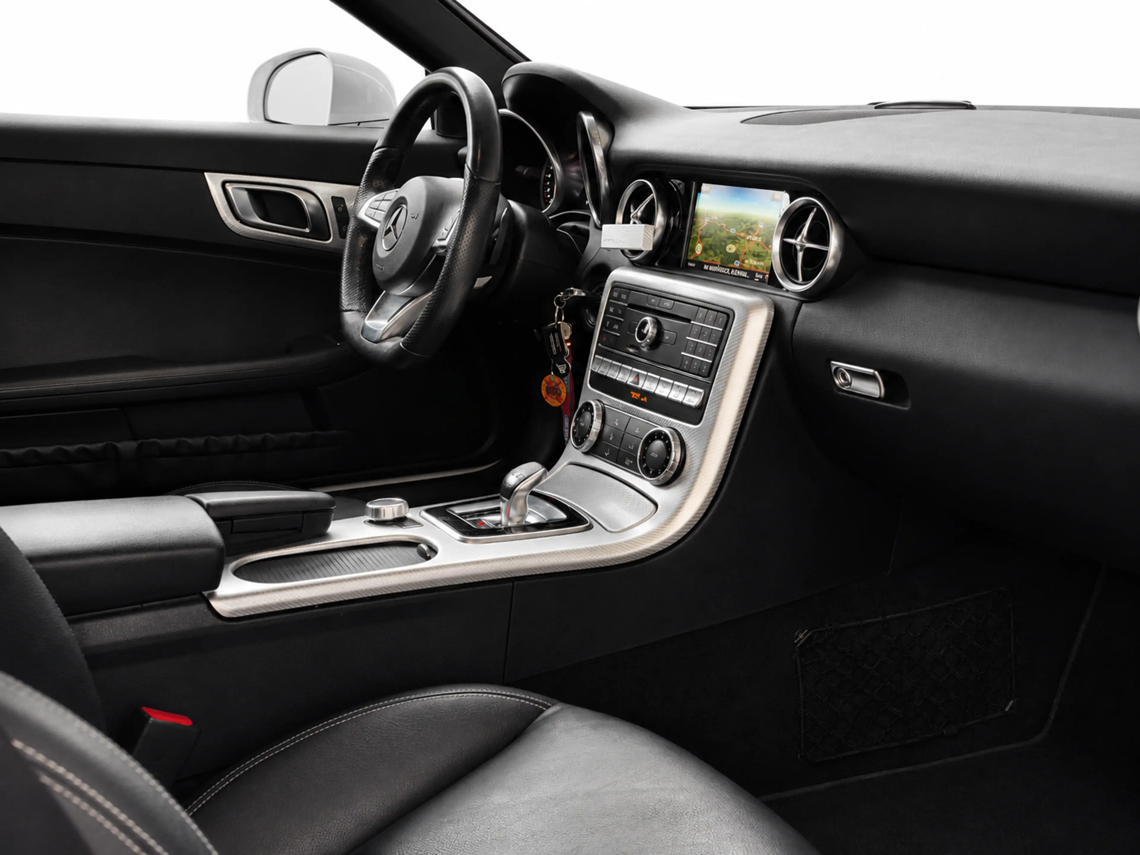 Mercedes-Benz SLC 200 Aut. /Airscarf/Navi/LED/Leder/Carplay — photo 10