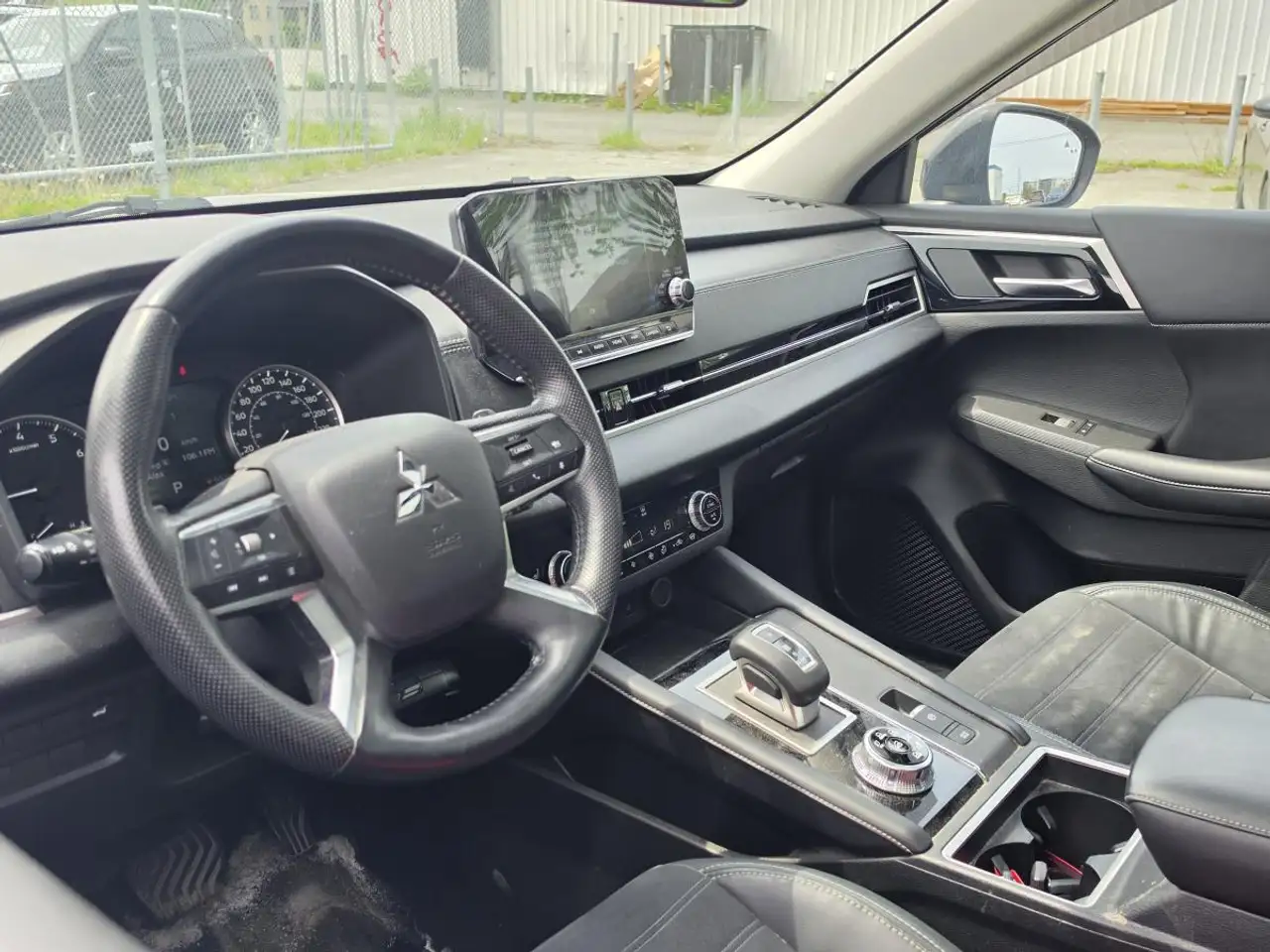 Mitsubishi Outlander photo Mitsubishi Outlander