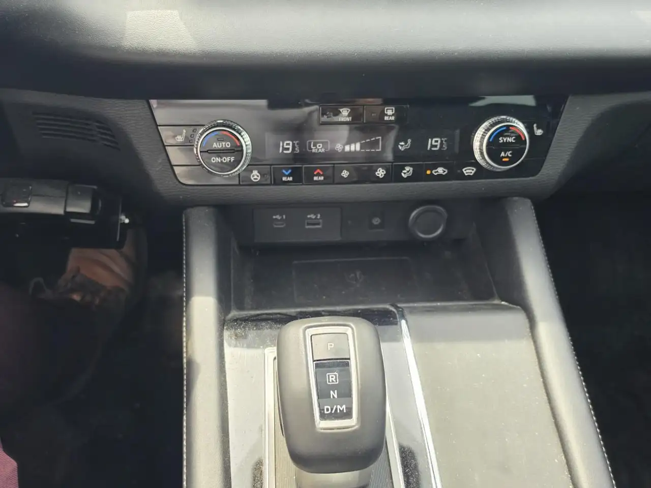 Mitsubishi Outlander photo Mitsubishi Outlander