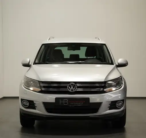 Volkswagen Tiguan view 2