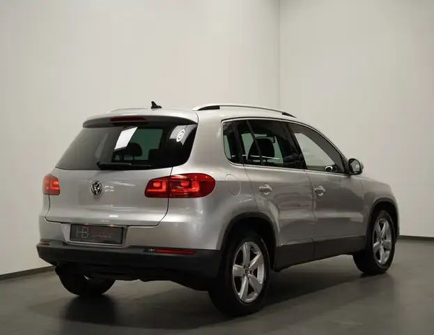 Volkswagen Tiguan view 5