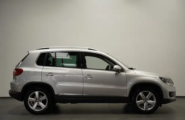 Volkswagen Tiguan view 4