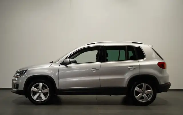 Volkswagen Tiguan view 3