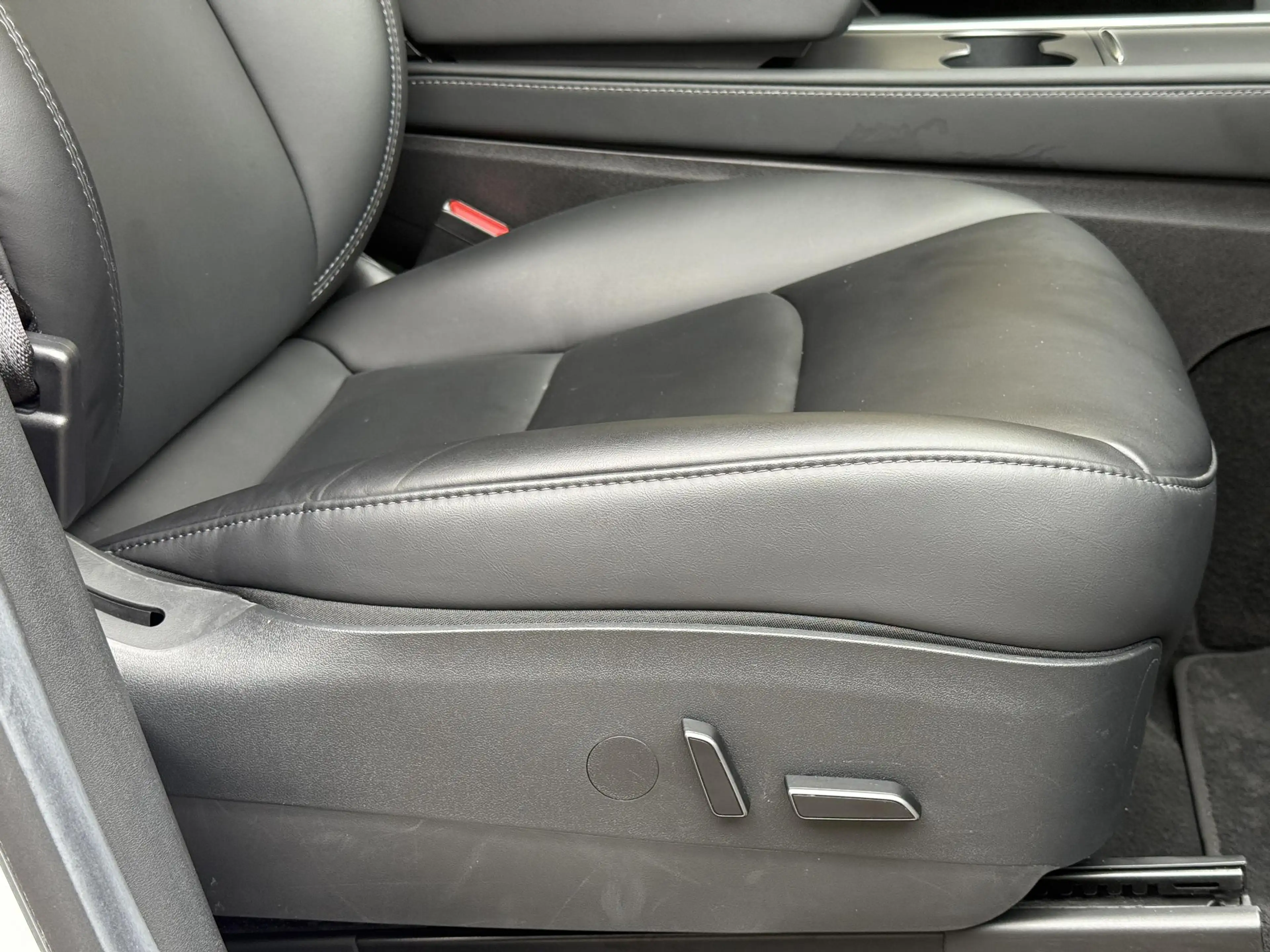 Tesla Model Y Long Range AWD 75 kWh SOH 93% | Lederen bekleding — photo 18