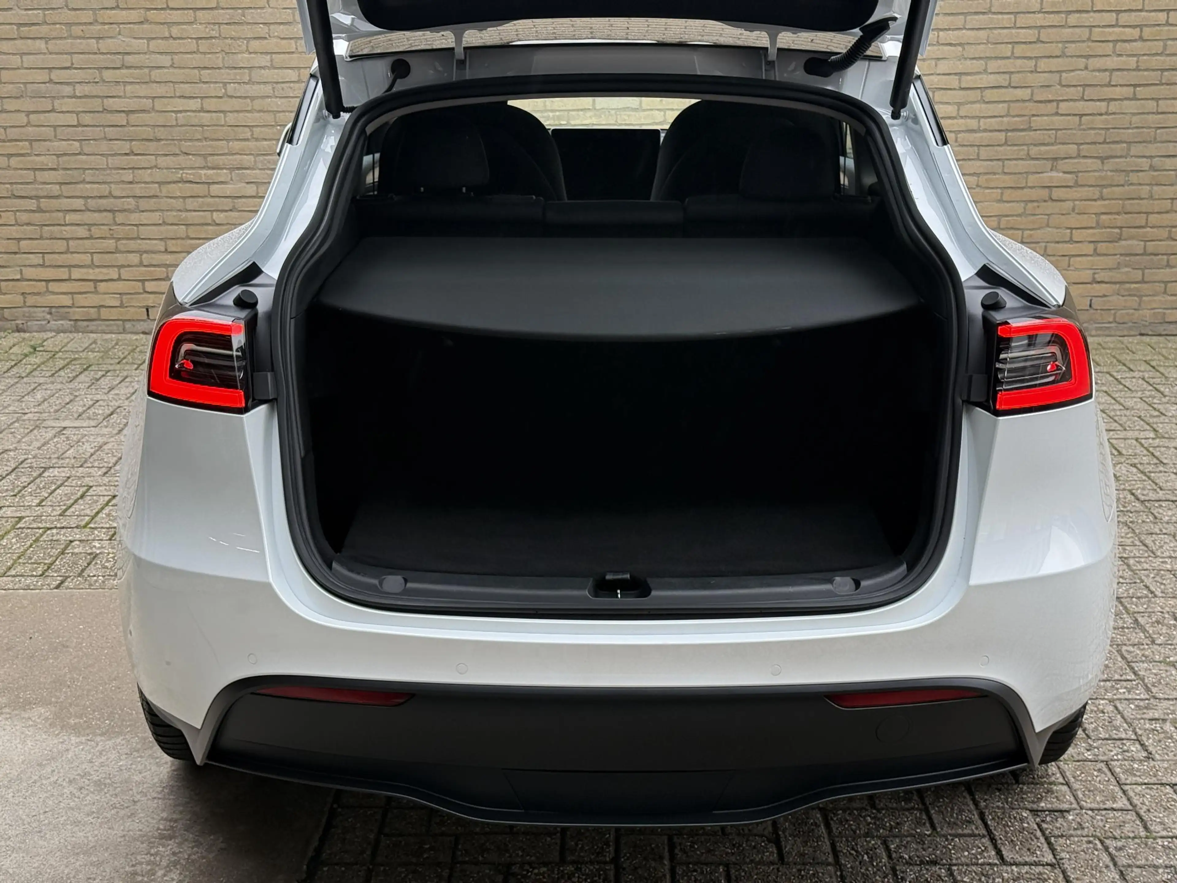 Tesla Model Y Long Range AWD 75 kWh SOH 93% | Lederen bekleding — photo 30