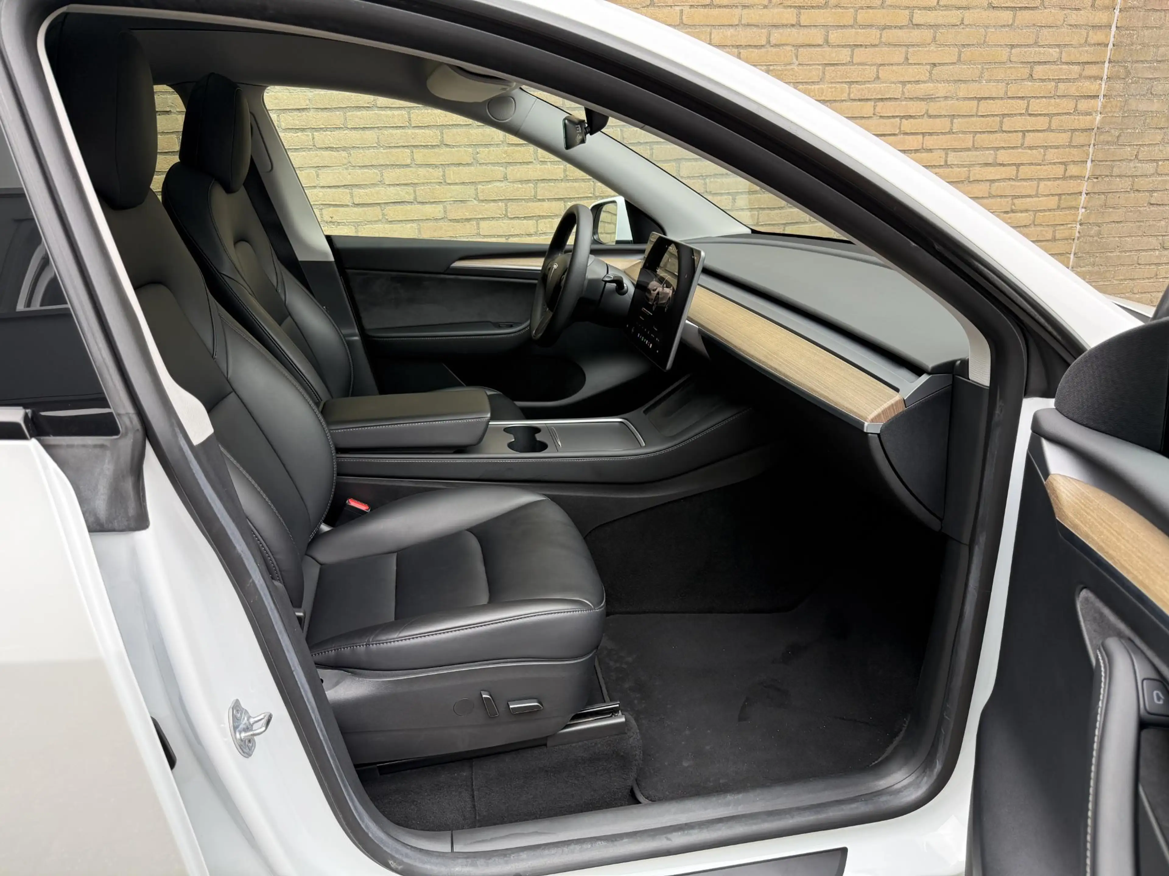 Tesla Model Y Long Range AWD 75 kWh SOH 93% | Lederen bekleding — photo 15