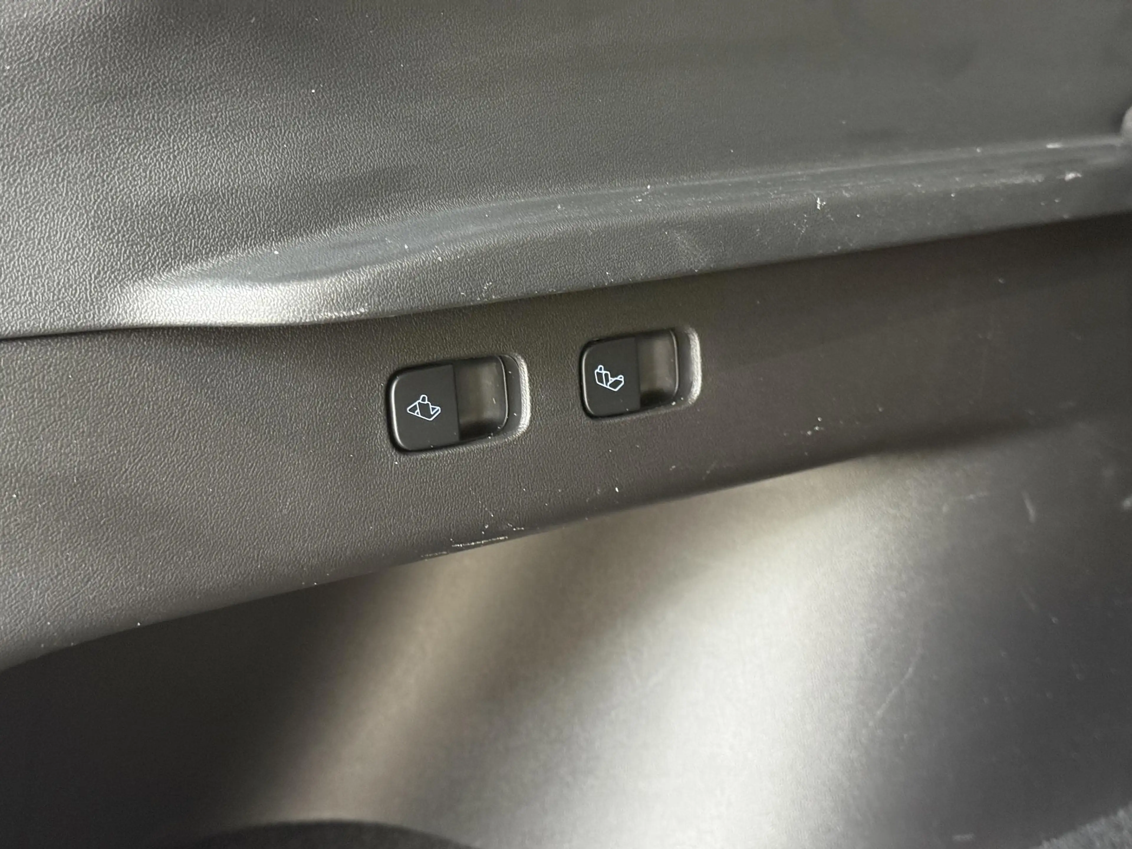 Tesla Model Y Long Range AWD 75 kWh SOH 93% | Lederen bekleding — photo 32
