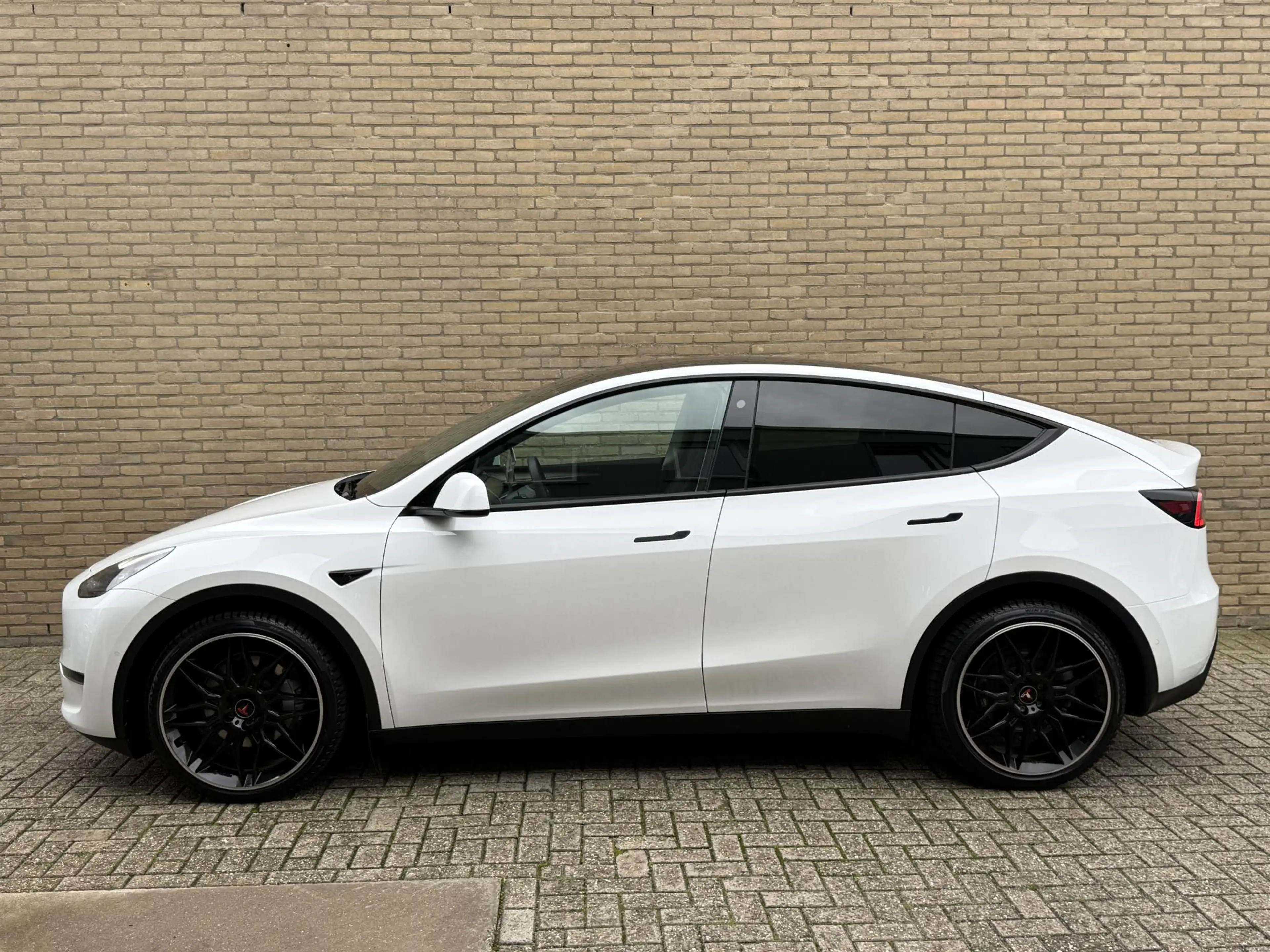 Tesla Model Y Long Range AWD 75 kWh SOH 93% | Lederen bekleding — photo 23