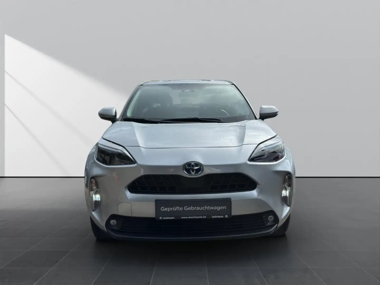 Toyota Yaris Cross 1.5 Hybrid Comfort*CarPlay*Kamera* Silber - 2