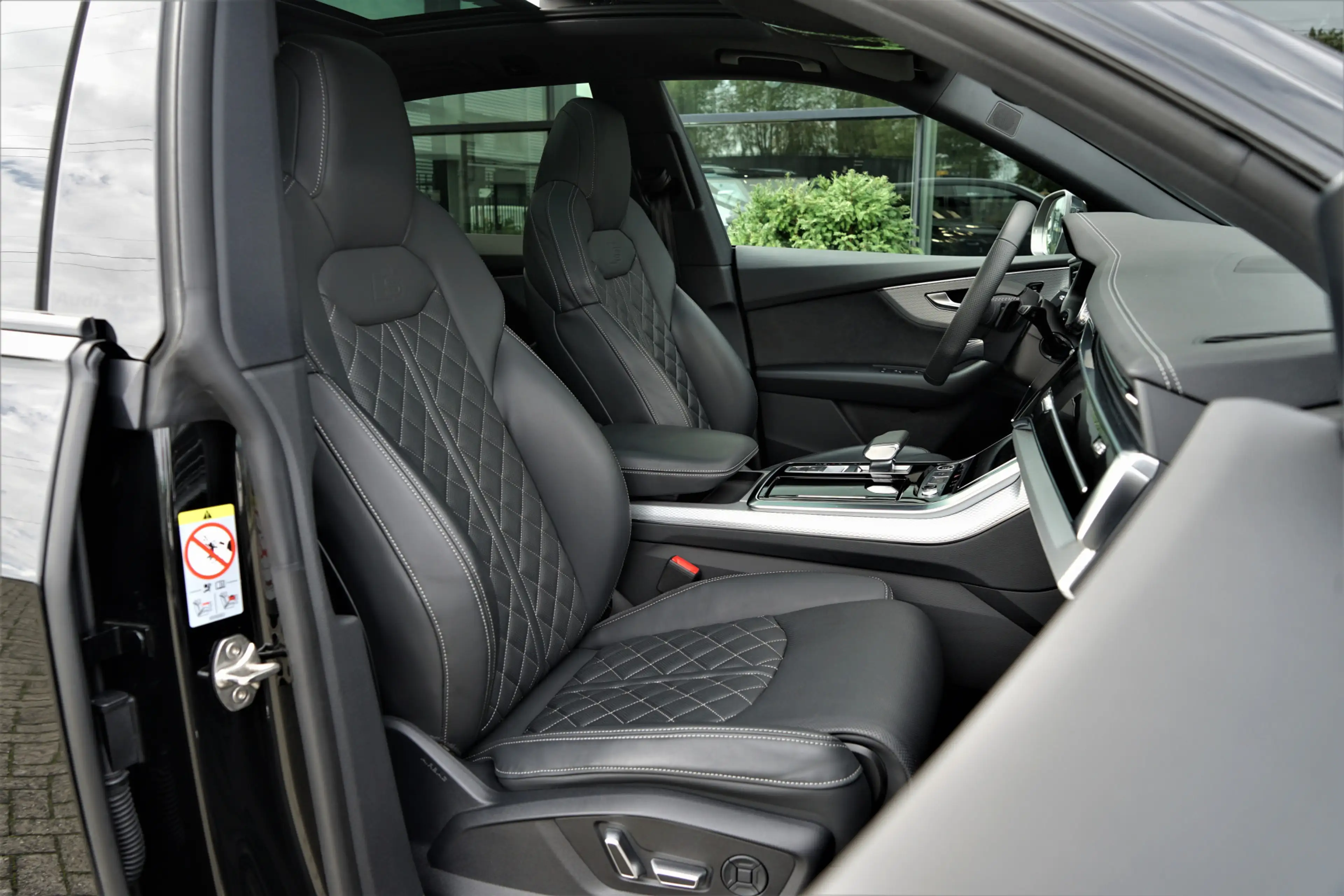 Audi Q8 60 TFSI e quattro S-line Competition RS-seats 4-wi — photo 4