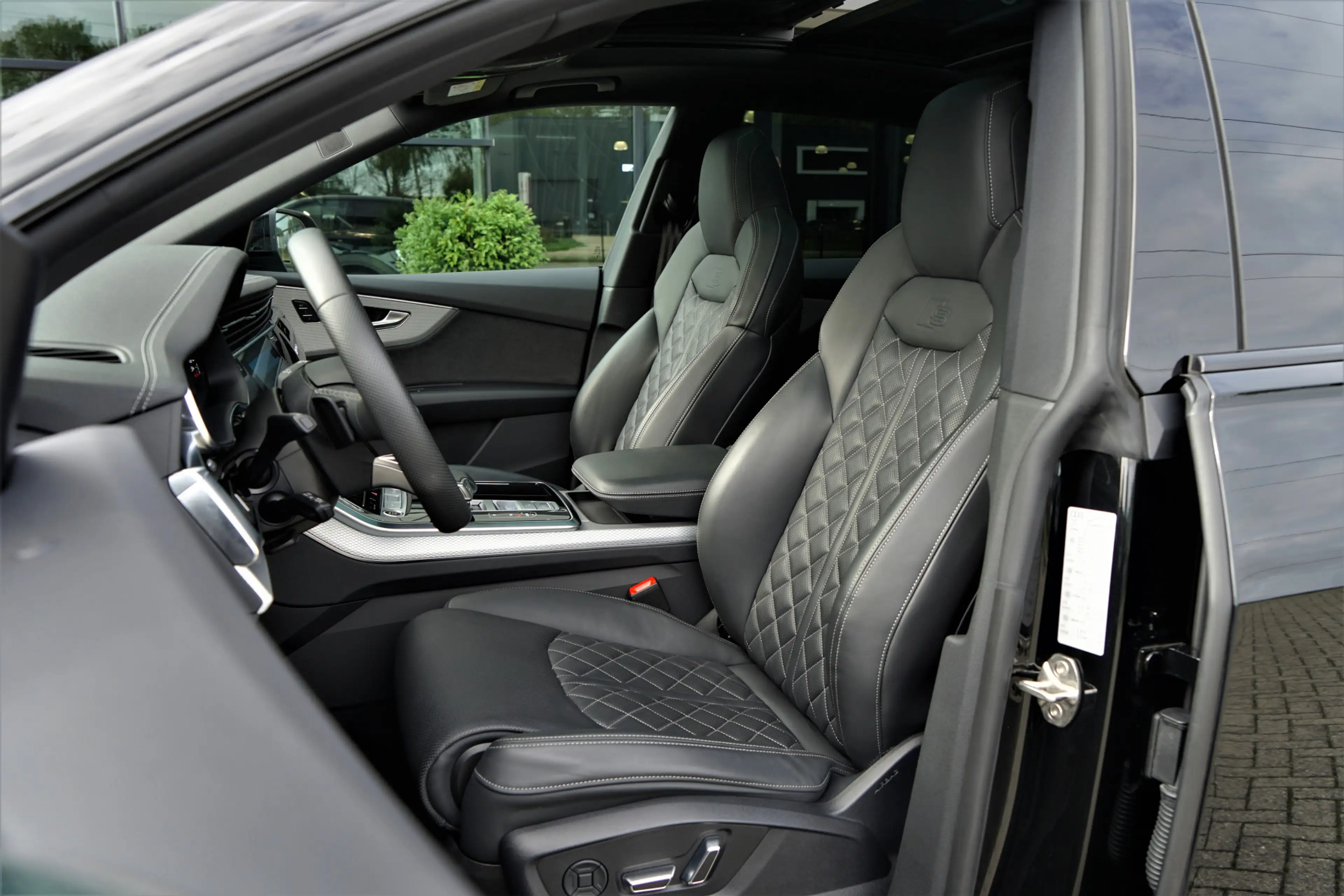 Audi Q8 60 TFSI e quattro S-line Competition RS-seats 4-wi — photo 8