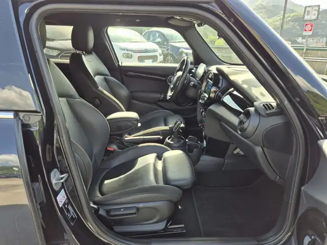 Mini Cooper Cooper view 9