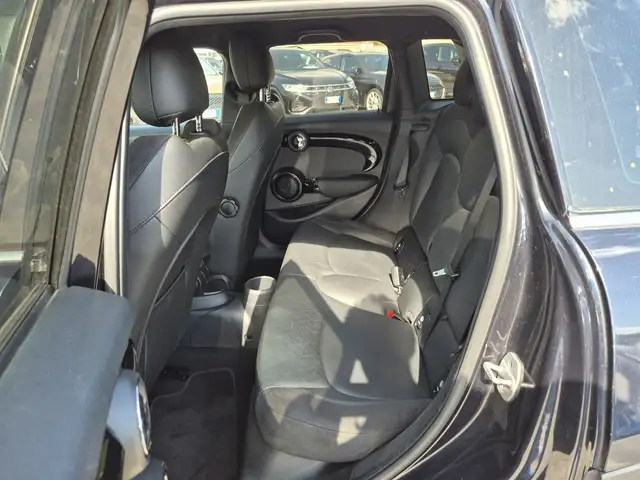 Mini Cooper Cooper view 7