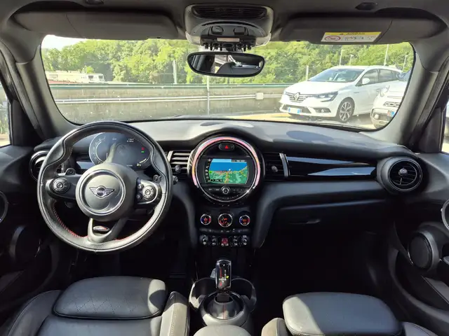 Mini Cooper Cooper view 8