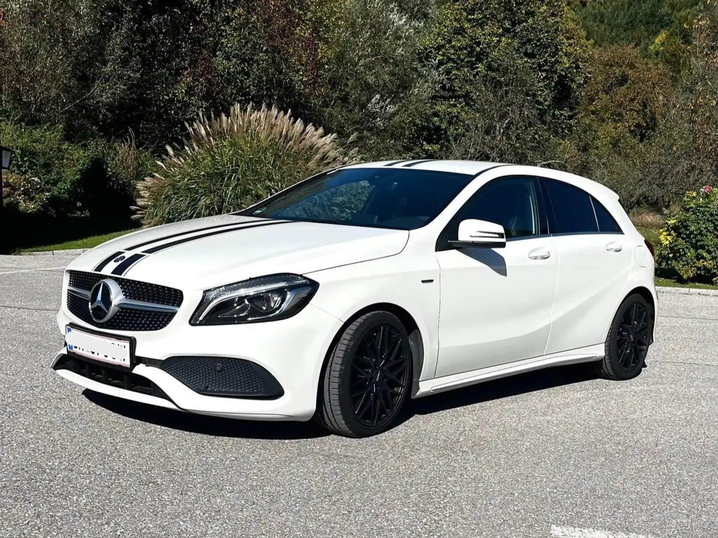 Mercedes-Benz A 180 A 180 AMG LINE Weiß - 1