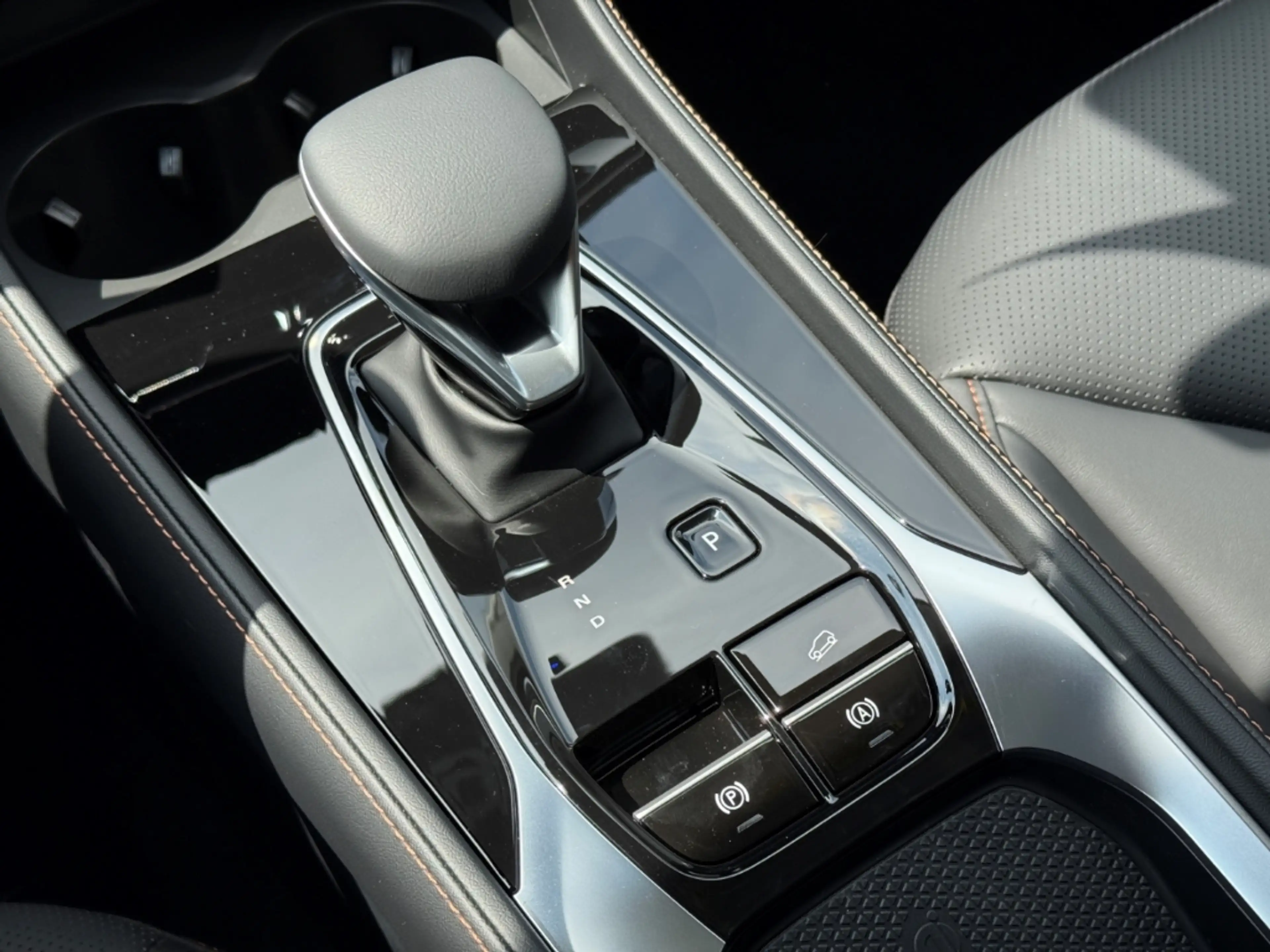 MG HS Hybrid+ Luxury Kessy 360° CarPlay ACC LED Shz Alu — photo 14