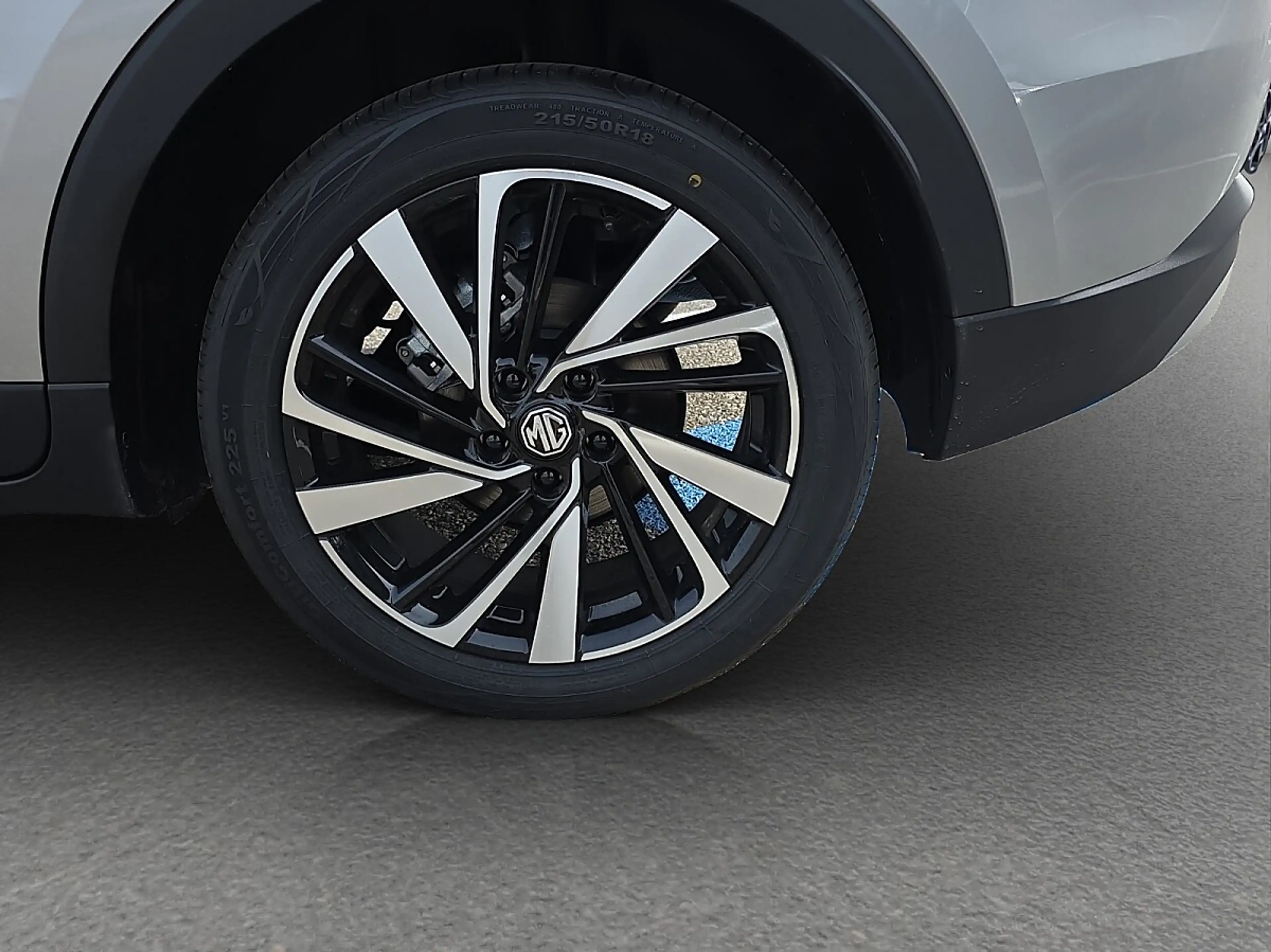 MG ZS 1.5 Hybrid+ Luxury Winterräder gratis — photo 6