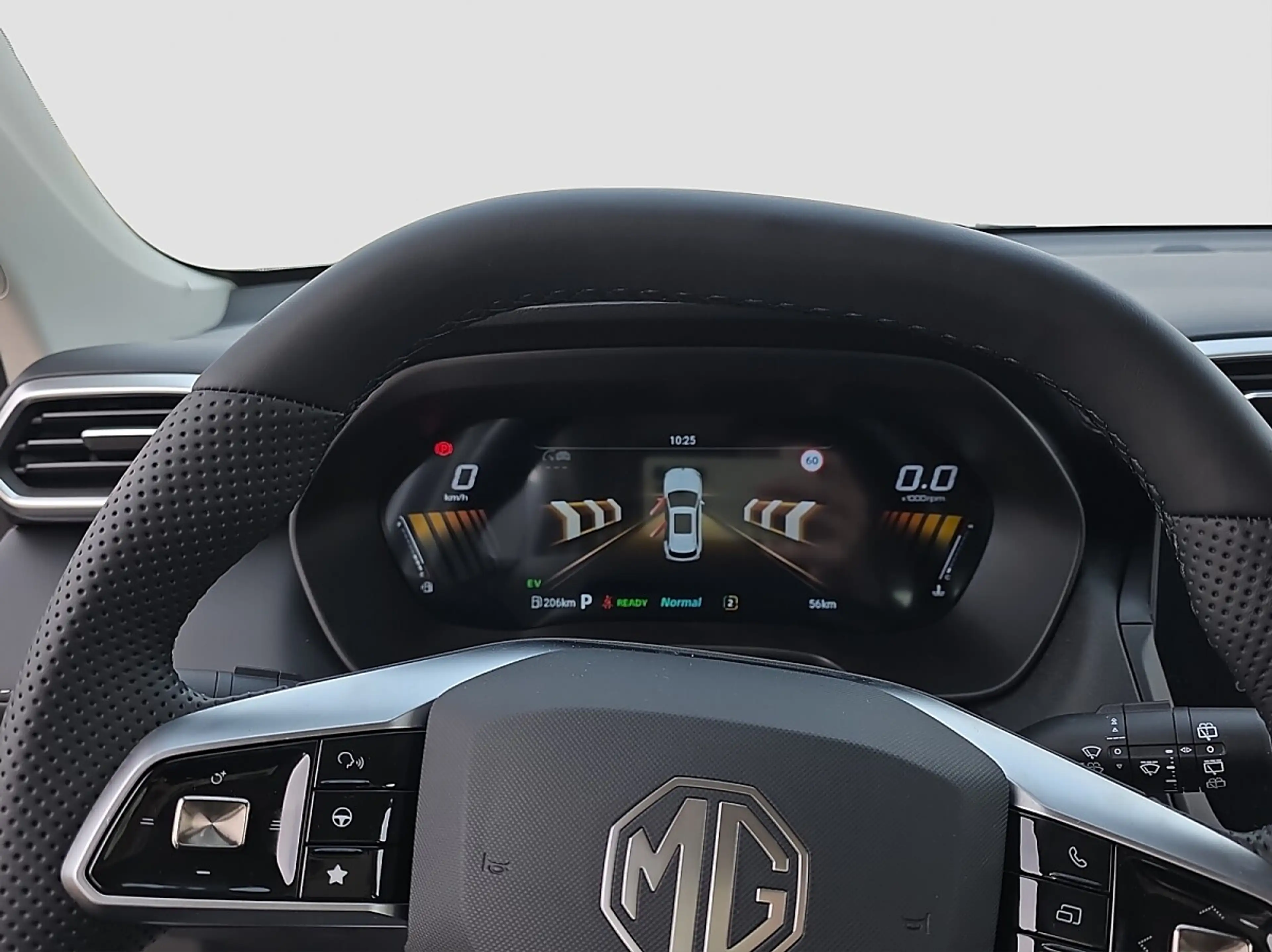 MG ZS 1.5 Hybrid+ Luxury Winterräder gratis — photo 14