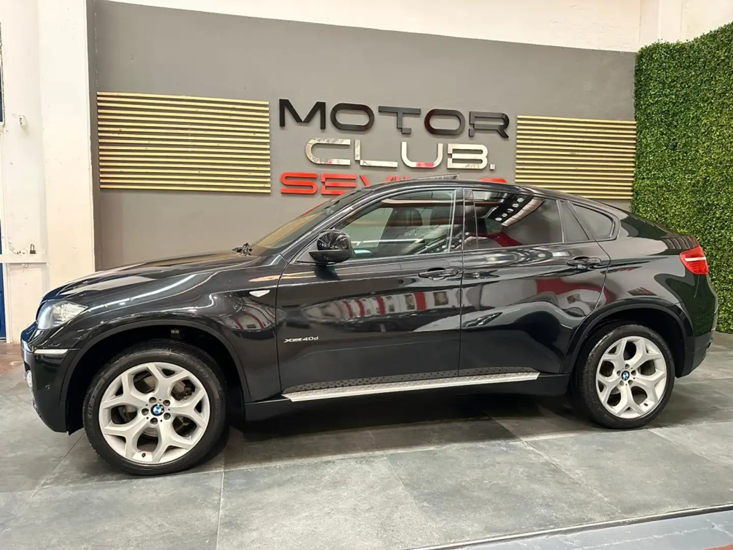 BMW X6 xDrive 40dA Чорний - 2