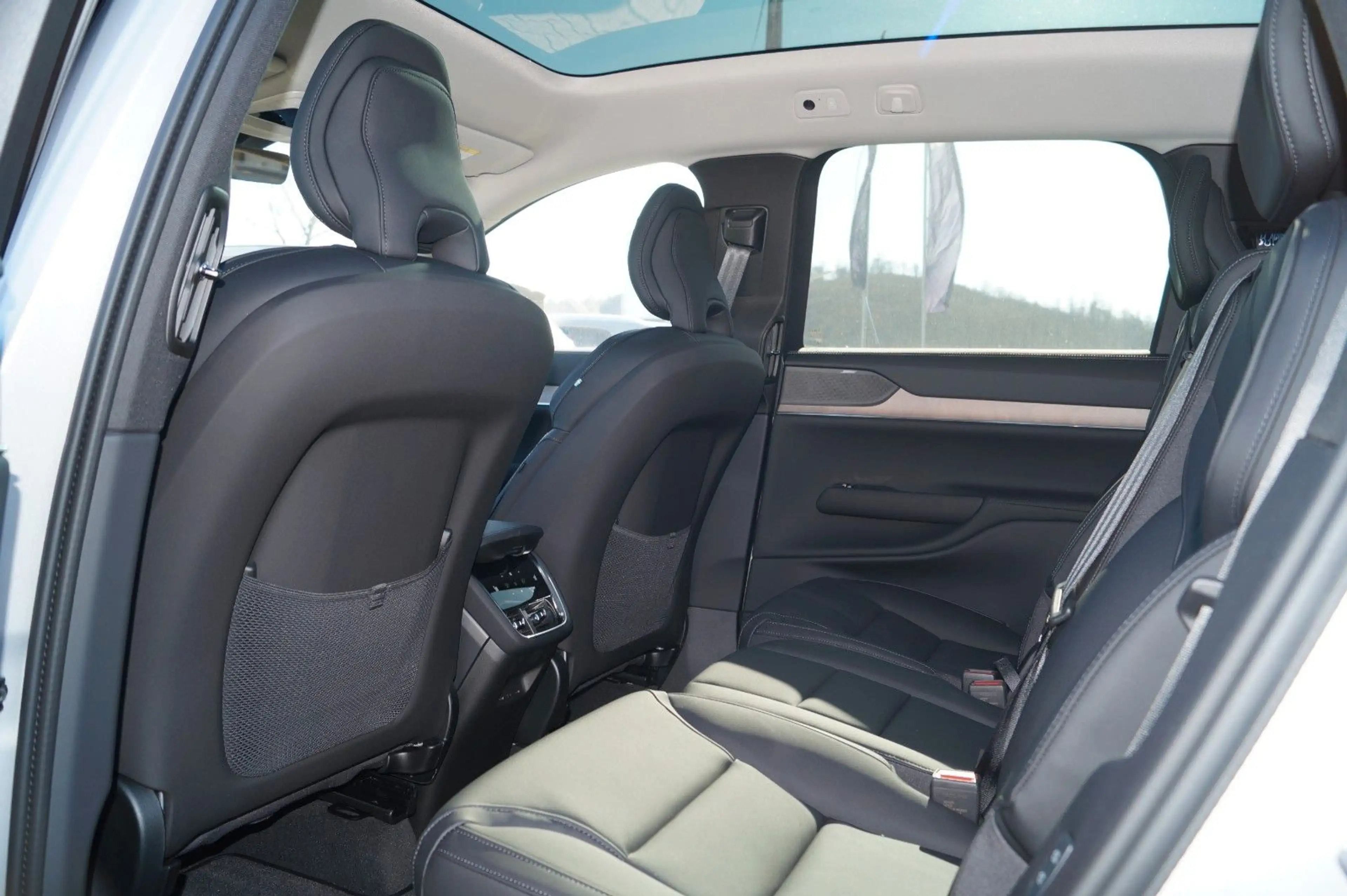 Volvo EX90 Twin AWD Ultra 7Sitze Aut./Luftfahrwerk/AHK — photo 12