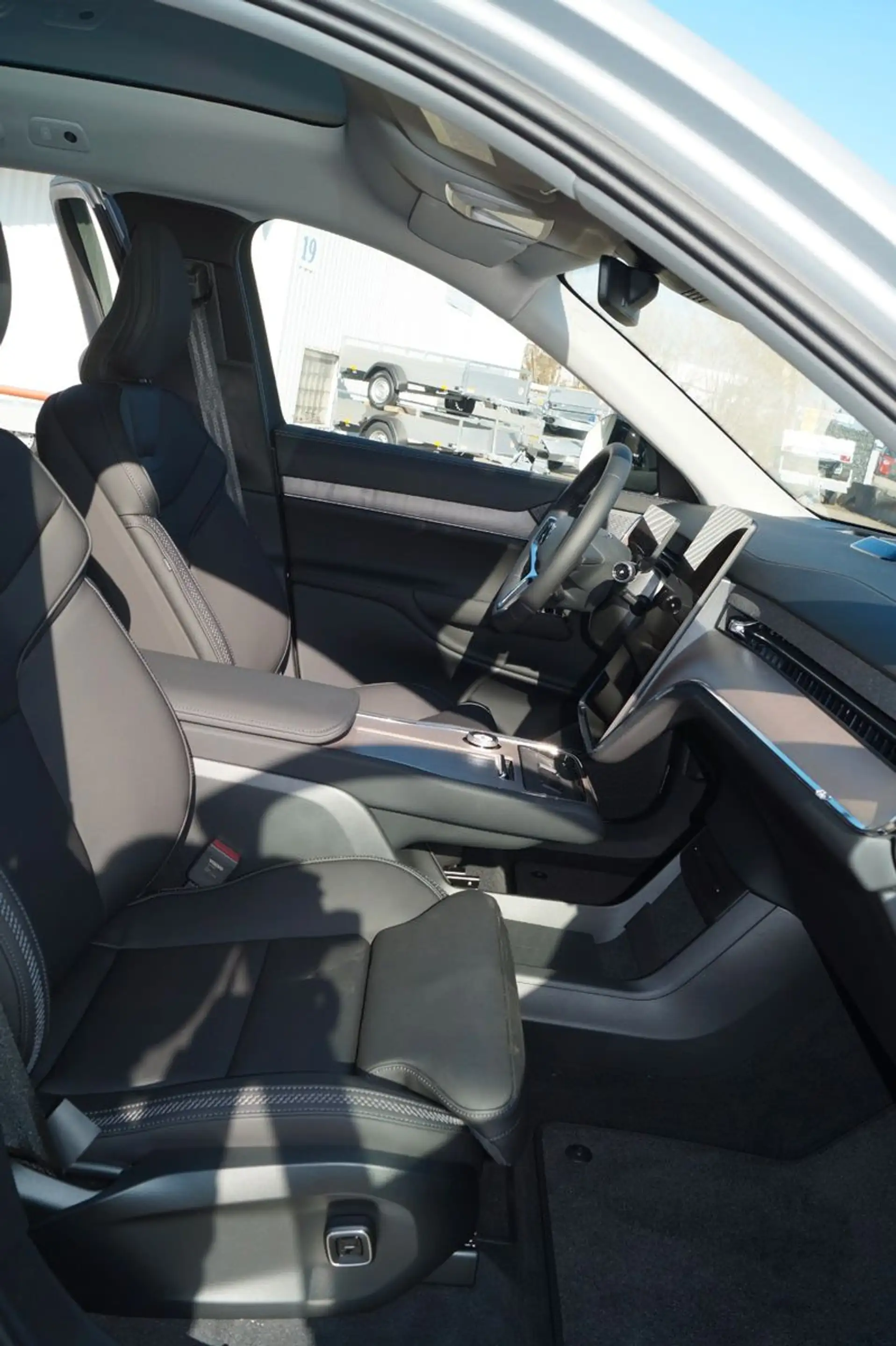 Volvo EX90 Twin AWD Ultra 7Sitze Aut./Luftfahrwerk/AHK — photo 11