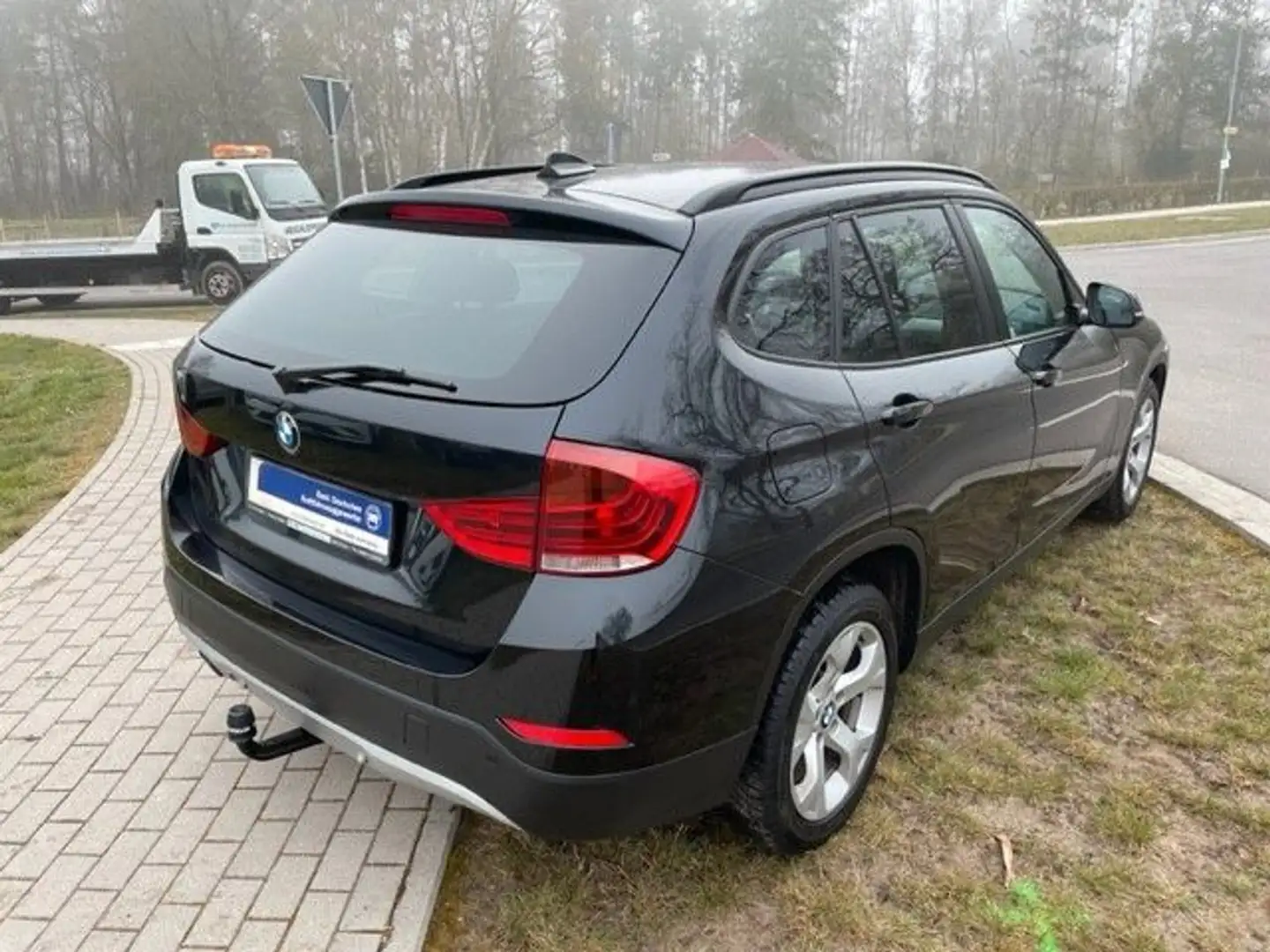 BMW X1 18 d sDrive Motor von BMW neu! AHK+NAVI+SHZ Zwart - 2
