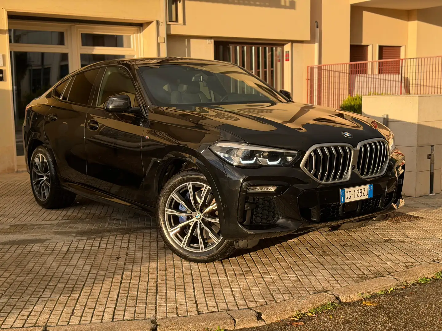 BMW X6 xdrive30d mhev 48V Msport auto Zwart - 2