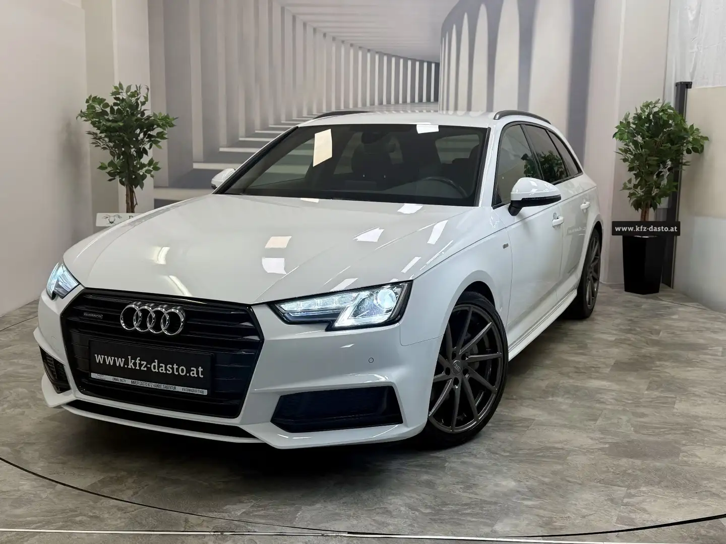 Audi A4 40TDI __AVANT__QUATTRO__S LINE__19" Weiß - 1