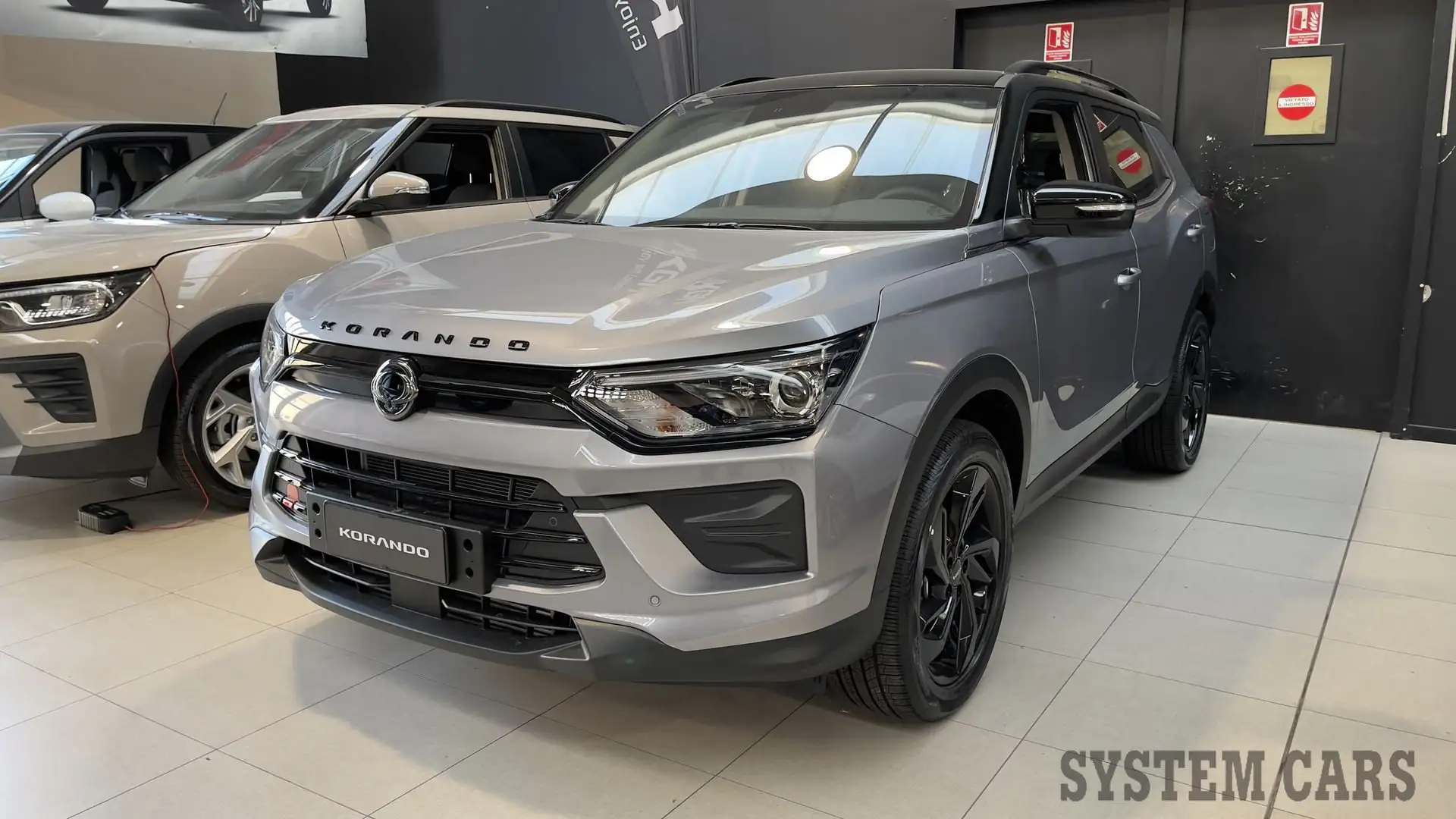 KGM Korando Korando 1.5 GDI-Turbo 2WD Black Edition - PRONTA Grigio - 2