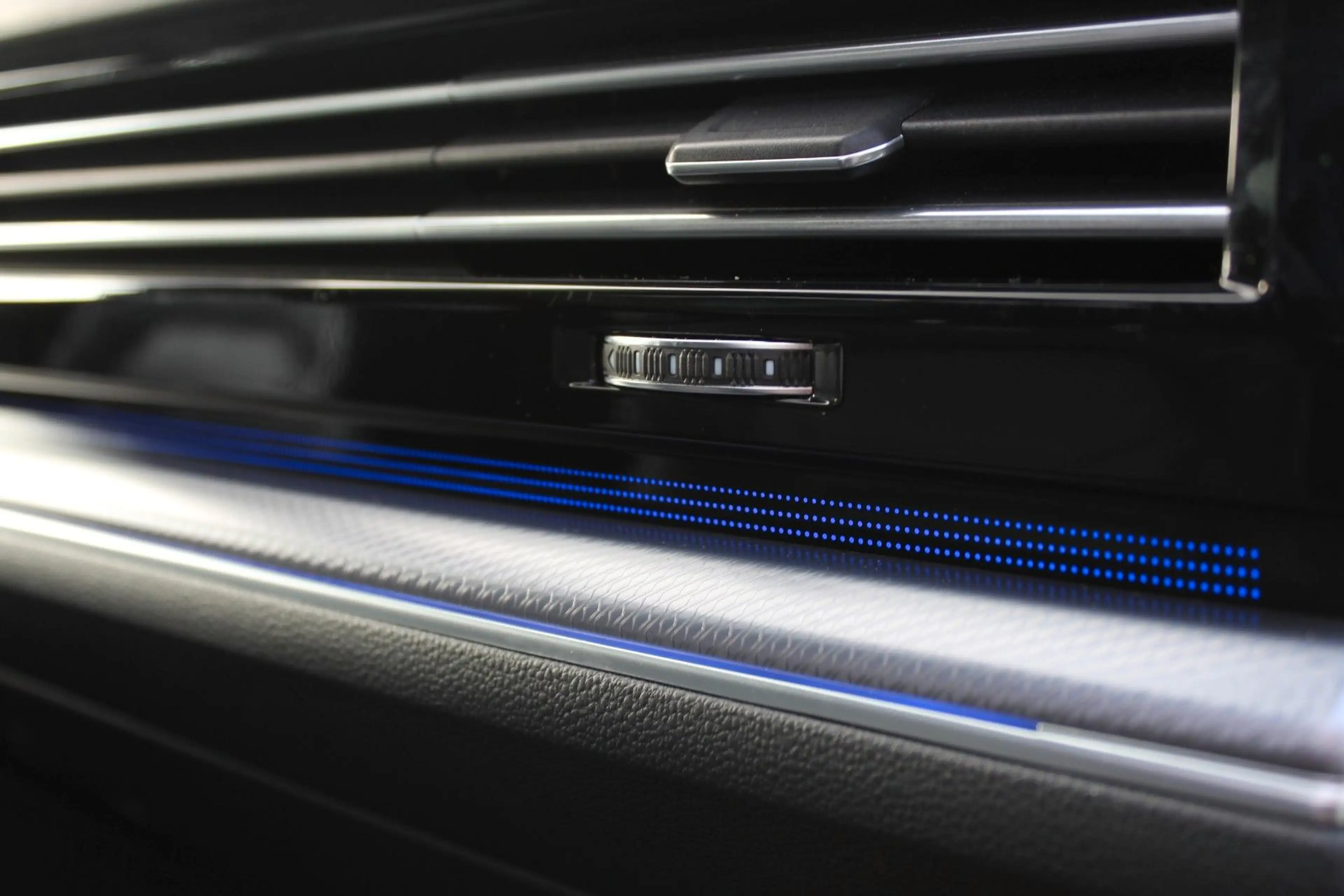 Volkswagen Touareg V6 TDI R-Line Pano ACC Matrix DynAud AHK — photo 10