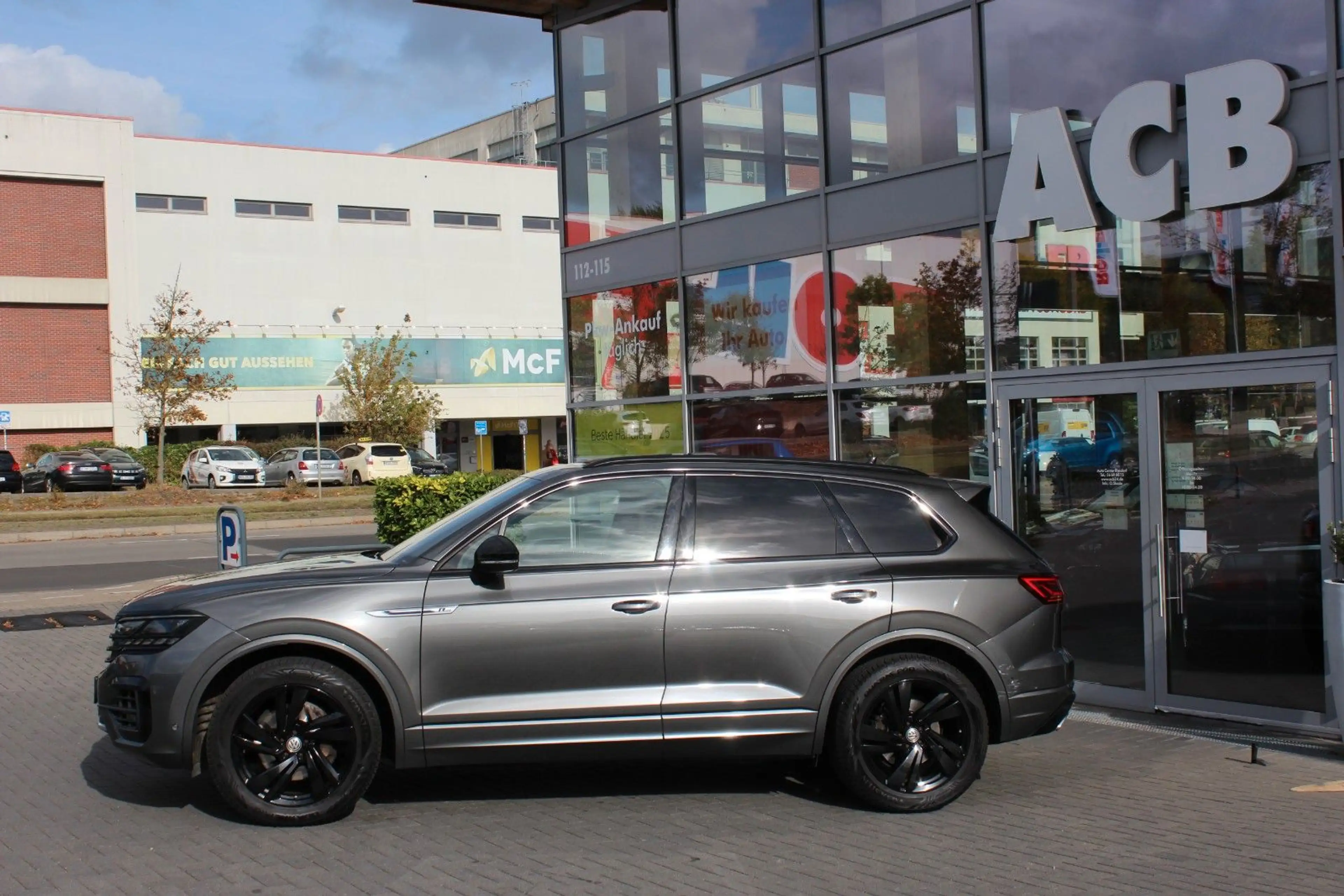 Volkswagen Touareg V6 TDI R-Line Pano ACC Matrix DynAud AHK — photo 3