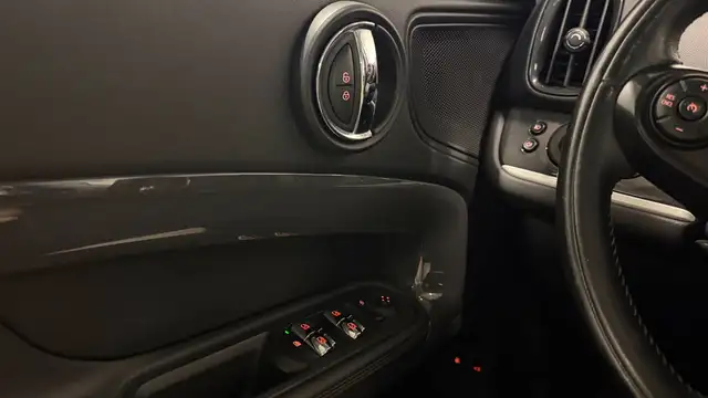 Mini Cooper Se view 12