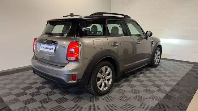 Mini Cooper Se view 2