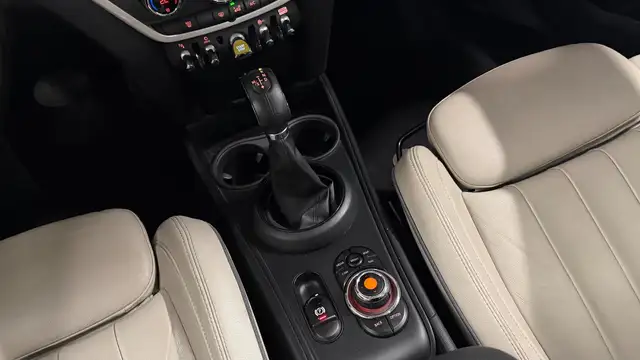 Mini Cooper Se view 11