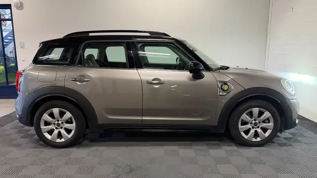 Mini Cooper Se view 5