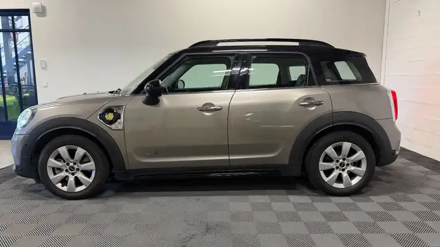 Mini Cooper Se view 3