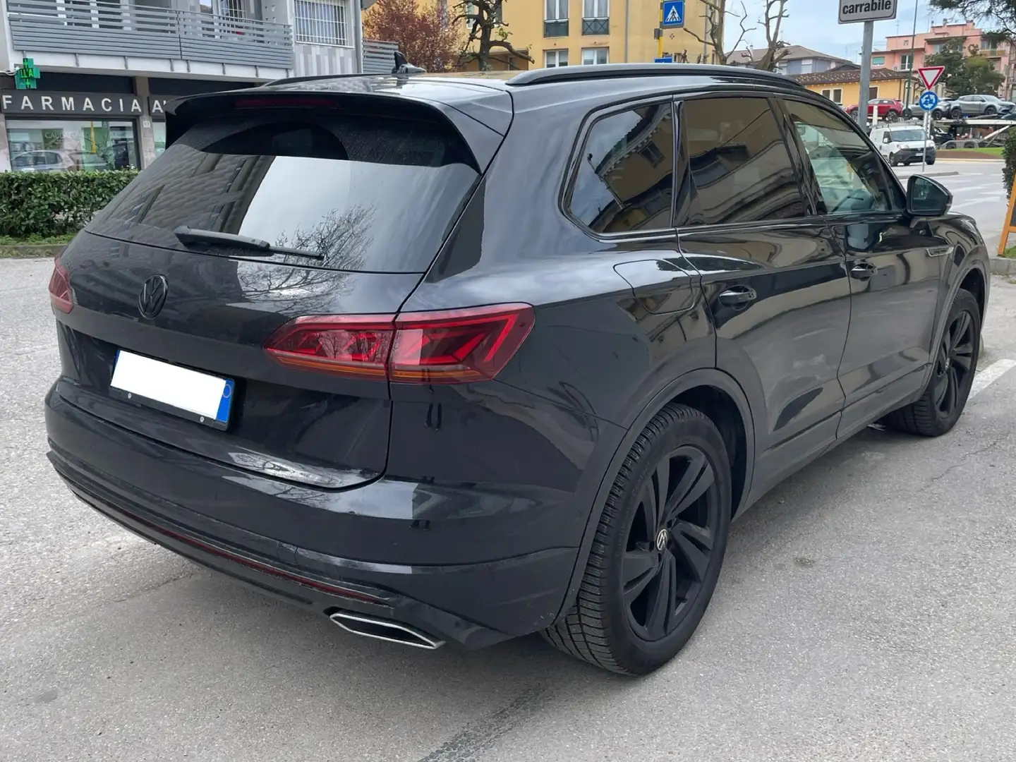 Volkswagen Touareg 3.0 V6 tdi R-Line Black Style Nero - 1