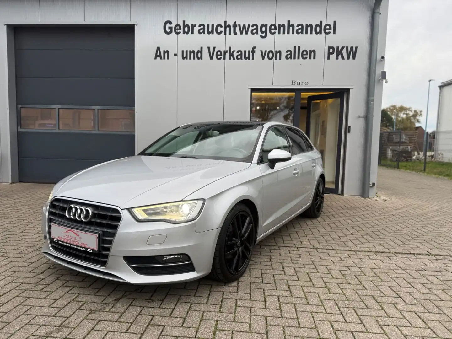 Audi A3 Sportback MMI*PDC*SCHIEBEDACH*2HAND Silber - 1