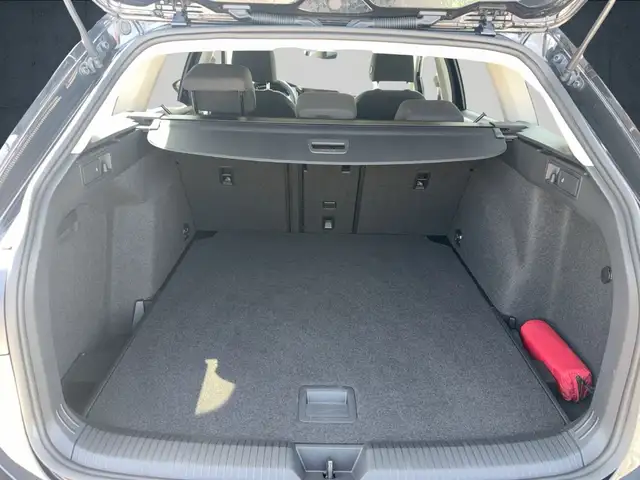Volkswagen Golf view 13