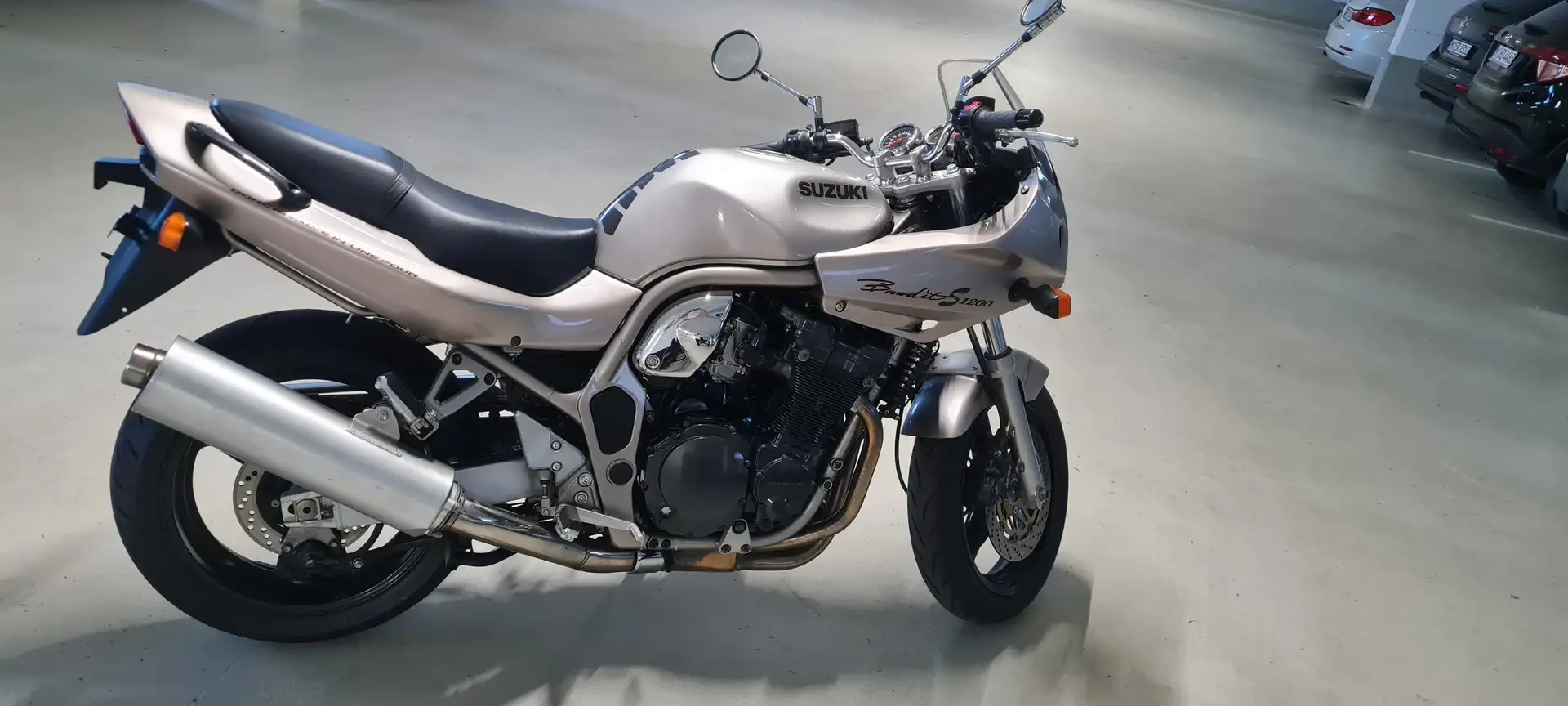 Suzuki Bandit 1200 GV 75 A Grijs - 1