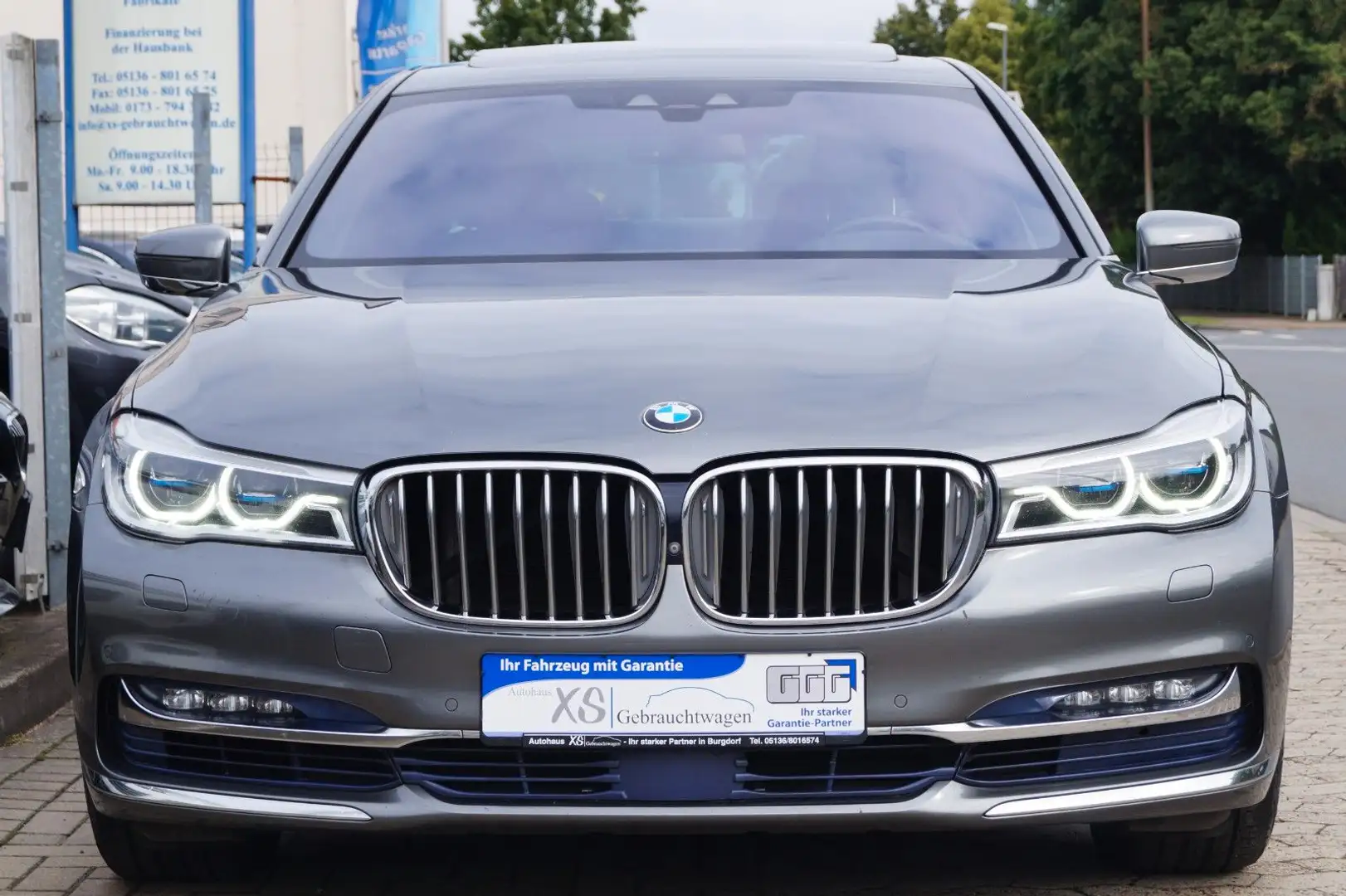 BMW 750 i xDrive Lang Sport-Automatik 4-Sitzer 2.Hand Grau - 2