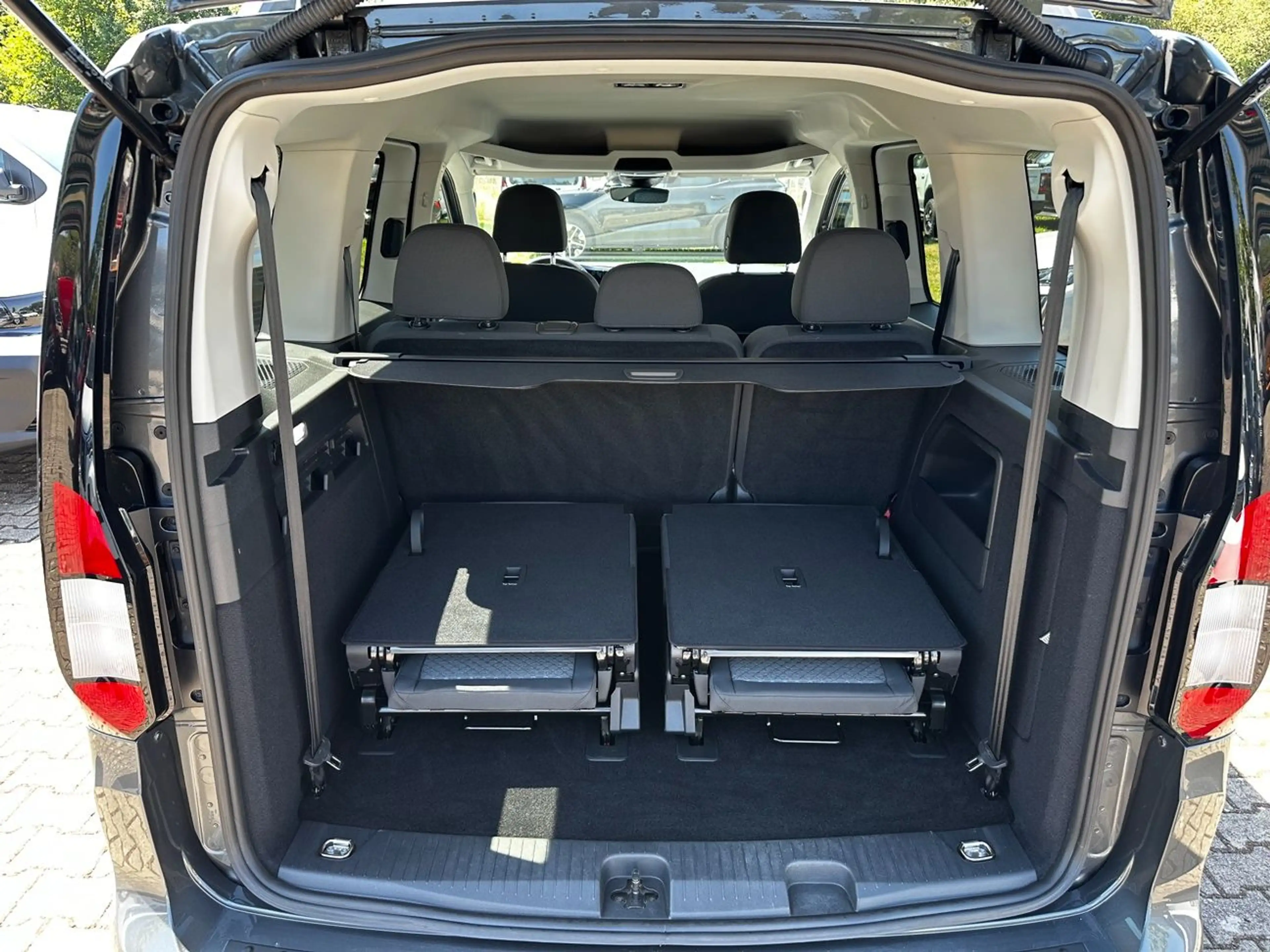 Ford Tourneo Connect 2.0 EcoBlue Titanium *Kamera*Navi — photo 8