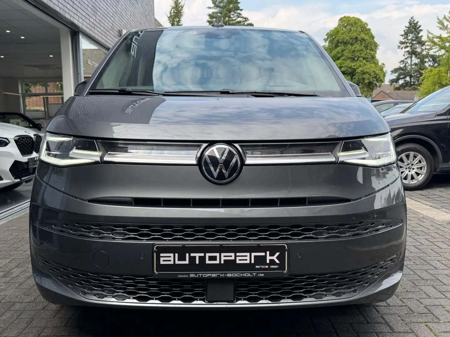 Volkswagen T7 Multivan Style LANG AHK HUD PANO EASYO STDHZ Grau - 2