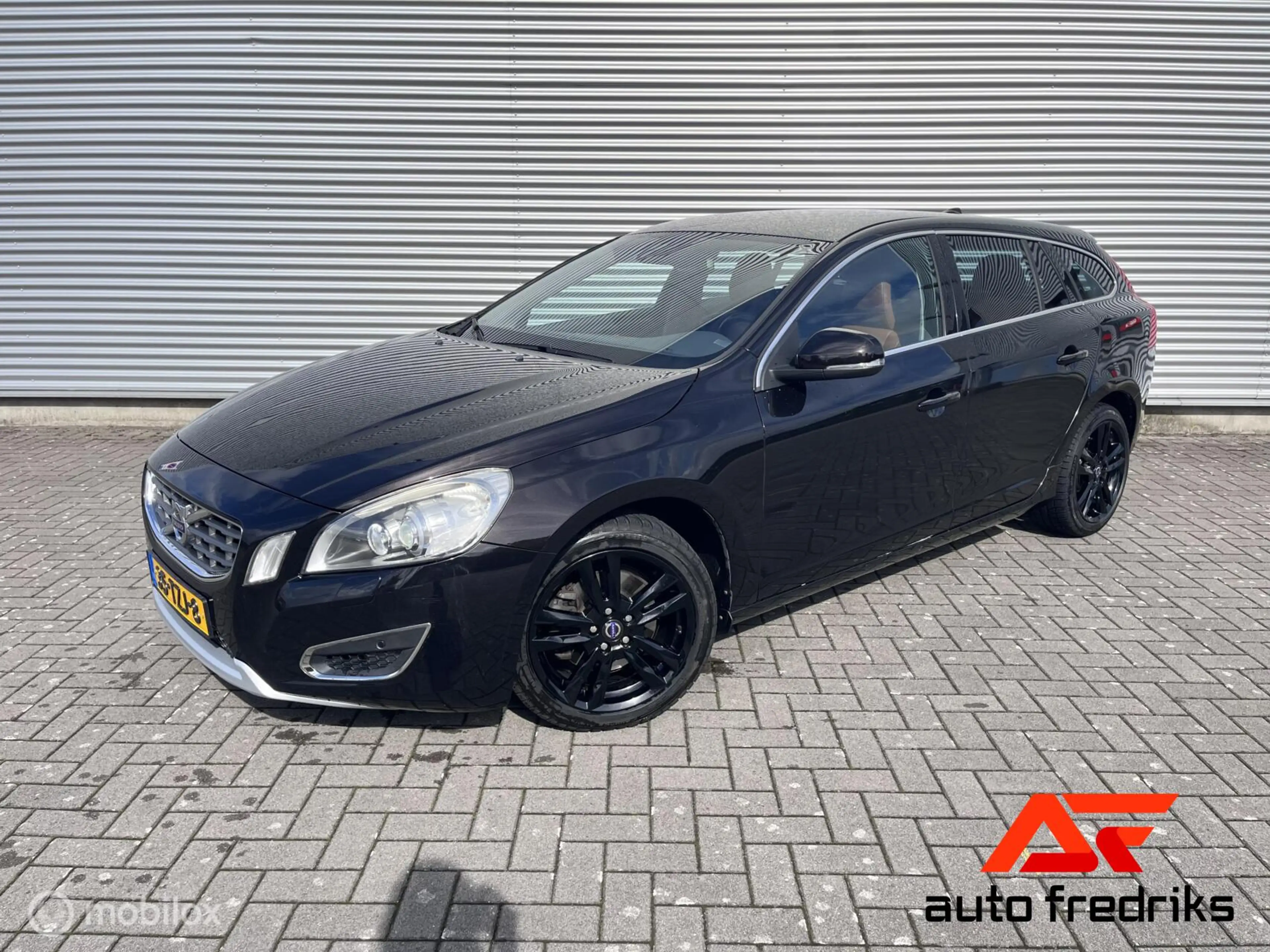 Volvo V60 1.6 T3 Summum | Stoelverwarming |