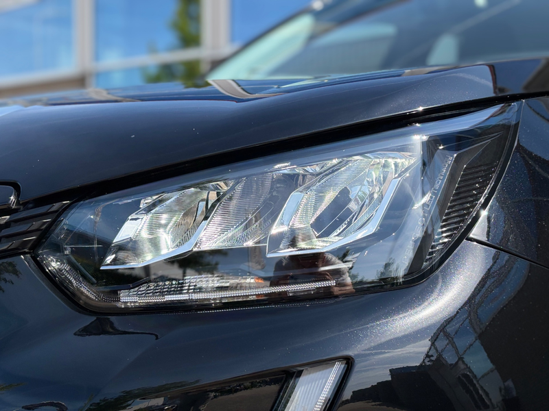 Peugeot e-2008 EV Active Pack 50 kWh|1 eig.|180 cam.|LED| — photo 9