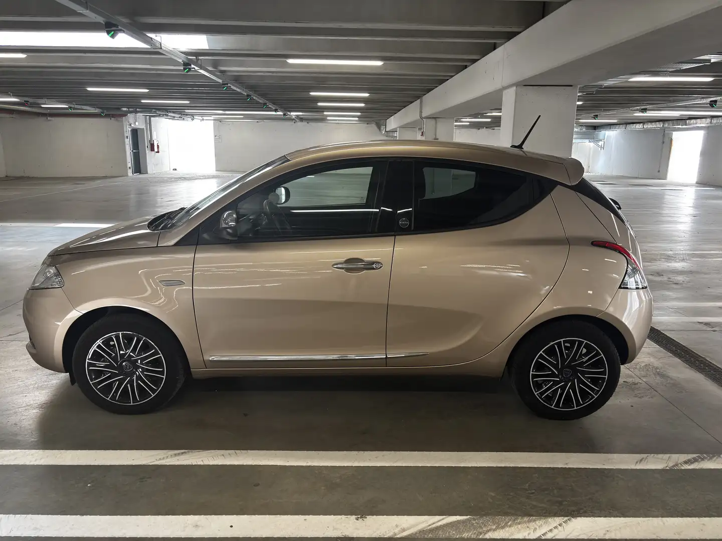 Lancia Ypsilon 1.0 firefly hybrid Gold s&s 70cv Or - 2