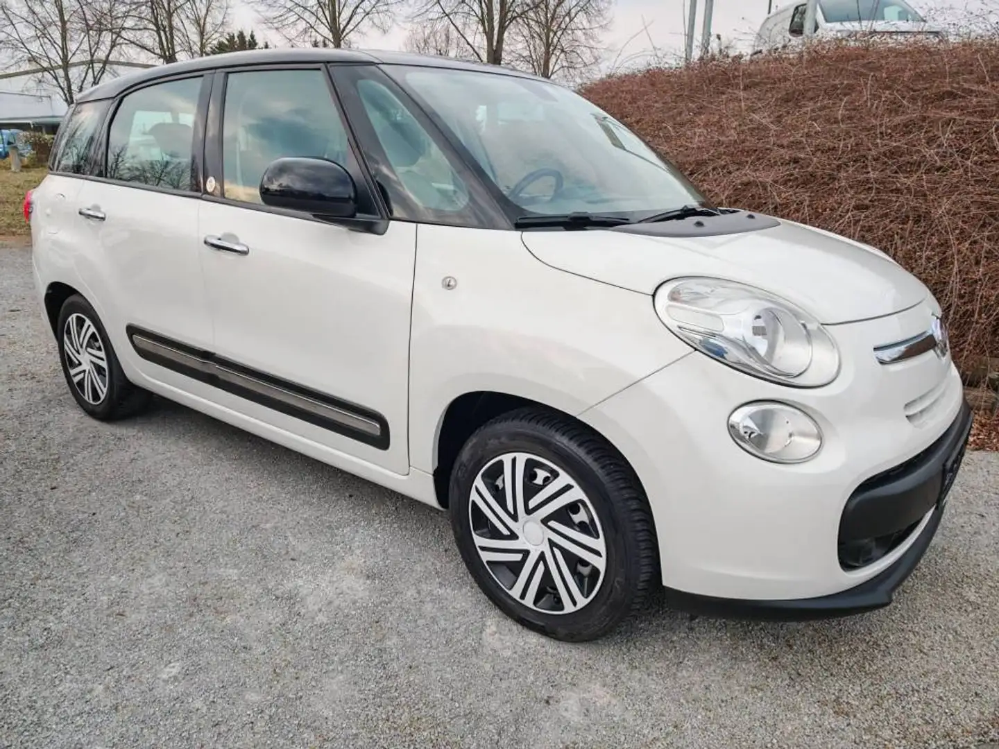 Fiat 500L LIVING Pop-Star 1.4 T-Jet Navi-AHK-8-fach bereift Weiß - 1