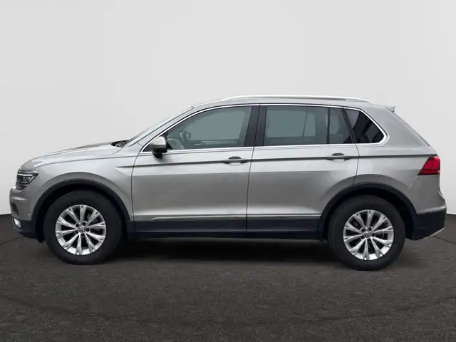 Volkswagen Tiguan view 4