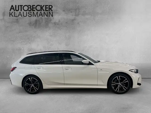 BMW 3 Series view 4